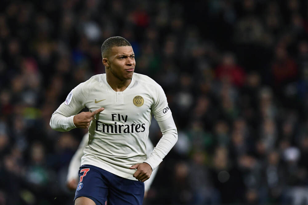 美委关系紧张升级之际，美两架F-18战机飞入委内瑞拉领空